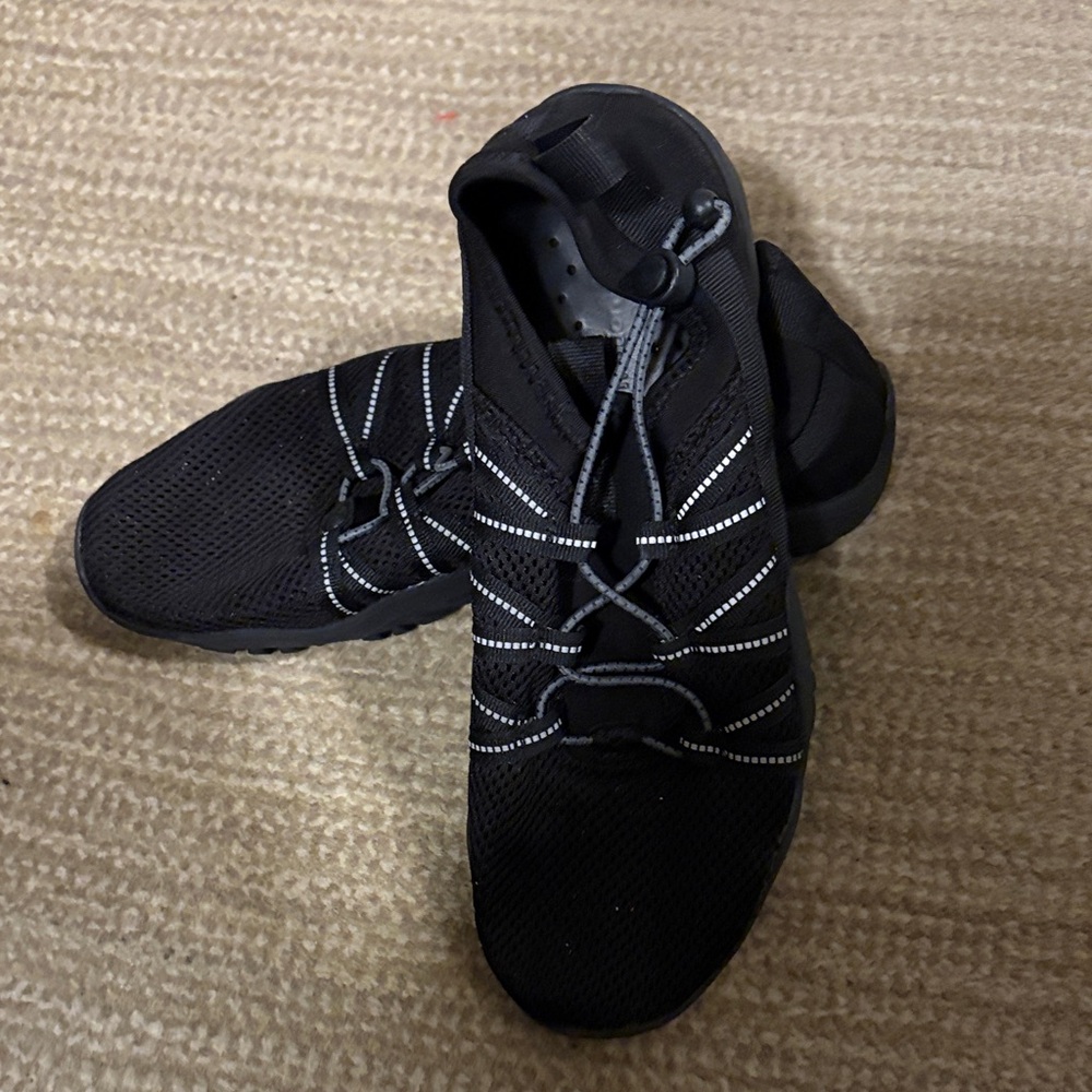 💦Black and Gray Water Shoes with White Reflective Accents
